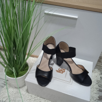 Дамски сандал на среден ток, снимка 2 - Дамски ежедневни обувки - 44940021