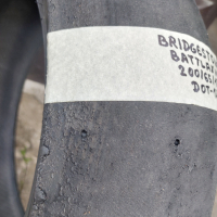Слик задна гума за мотор bridgestone battlax 200/65/17, снимка 2 - Гуми и джанти - 45023395
