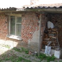 Продава къща в Луковит с голям двор, снимка 9 - Къщи - 45224347