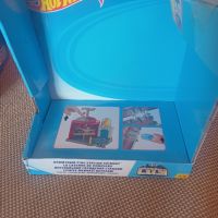 Hot wheels -Пожарна, снимка 1 - Играчки за стая - 45385235