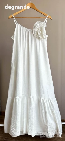 Бяла Дамска дълга рокля с цвете, снимка 1