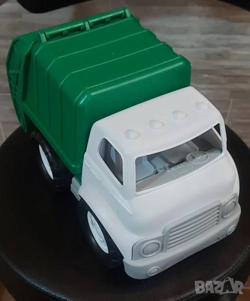 Голям камион за боклук с отварящ се контейнер, снимка 1