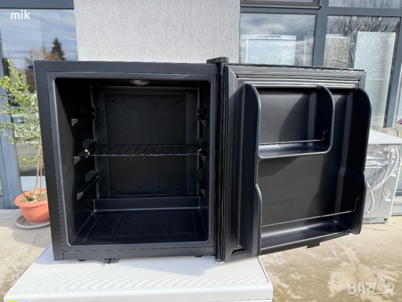 Черен минибар - малък хладилник , снимка 1