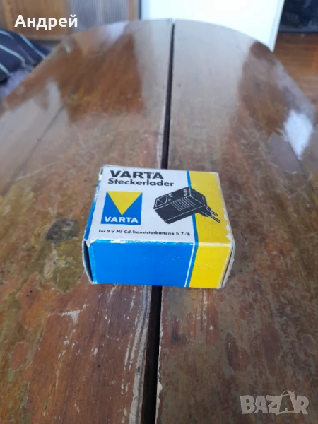 Старо зарядно за батерии Varta, снимка 1