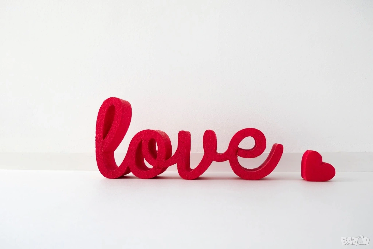 Надпис love ♥️ , снимка 1