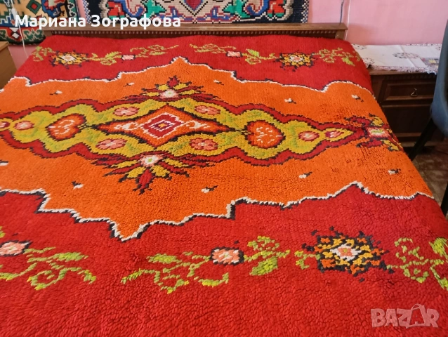 Масивна спалня, Китеник, Родоп. одеяло, Трапезна маса и столове, Сервиз за кафе, Телевизор SAMSUNG, снимка 3 - Други стоки за дома - 47595842