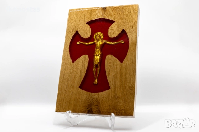 Релефна икона с Разпятието на Исус Христос в смола, снимка 3 - Икони - 53225074