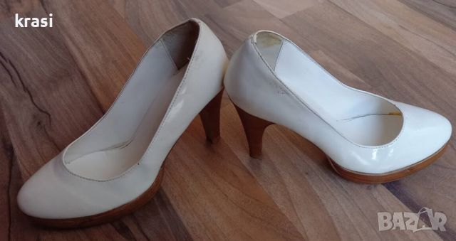 Лачени бели обувки на висок ток , снимка 2 - Дамски обувки на ток - 46245336