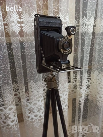 Колекционерски мехов Autographic Kodak Jr. (произведен 1914-1927),и статив, снимка 2 - Антикварни и старинни предмети - 53657340
