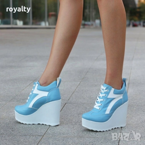 Кецове на платформа - синя кожа с бяло ходило