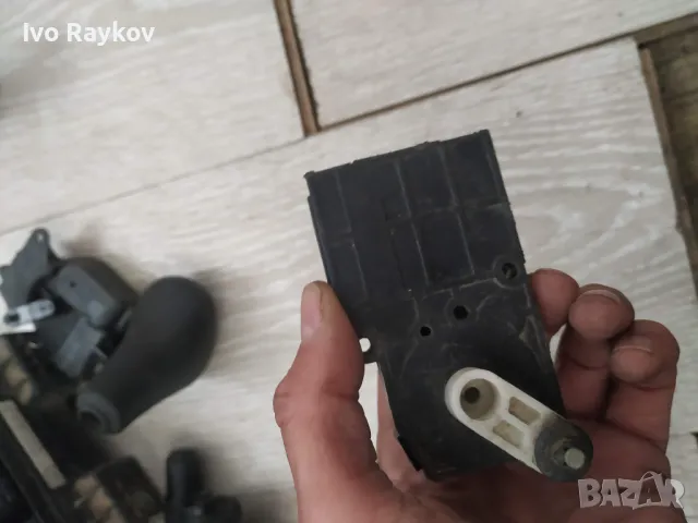 Моторче клапа парно за Kia Carnival II , H40073-0170, снимка 2 - Части - 50291819