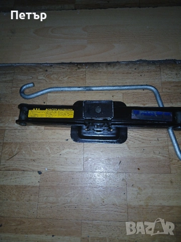 Оргинален крик тойота хйачи бус , снимка 4 - Аксесоари и консумативи - 54076543