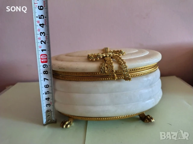 Невероятно Красива Кутия За Бижута От алабастър Със Позлата, снимка 8 - Антикварни и старинни предмети - 51156200