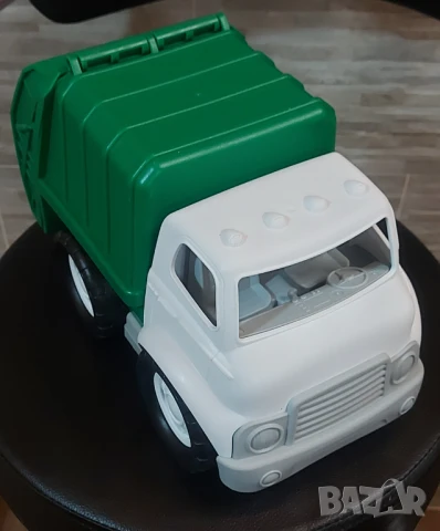 Голям камион за боклук с отварящ се контейнер, снимка 1