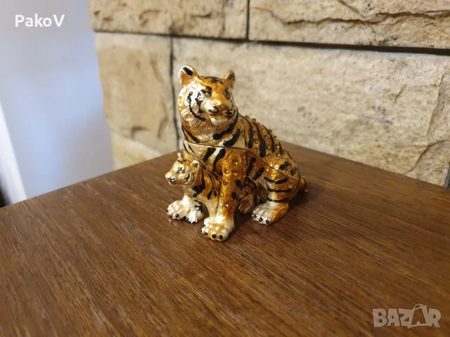 Бижутерка "Тигрица с Малко", снимка 2 - Други - 50987948