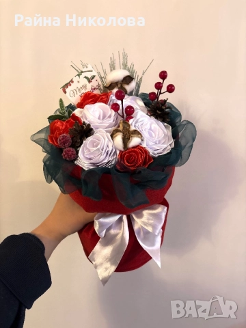 Ръчно изработени коледни букети със сатенени рози