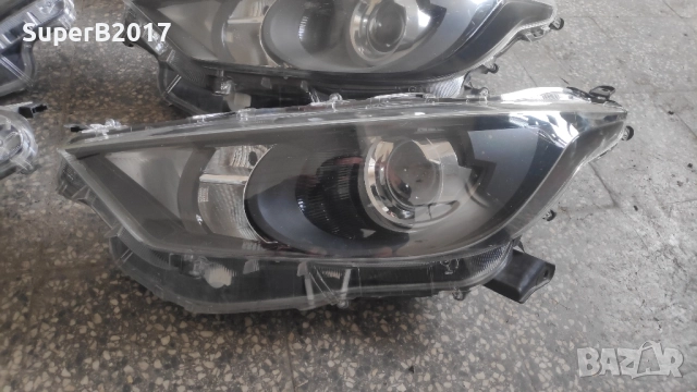 Продавам - оригинални леви и десни фарове за Тойота Ярис 2020-, снимка 2 - Части - 51968689