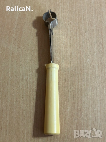 Стара-ретро щипка за епруветки