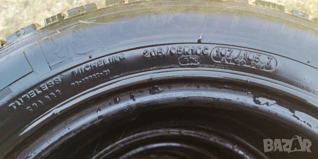 4 броя бусови зимни гуми Michelin 205/65R16C, снимка 4 - Гуми и джанти - 48652478