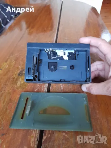 Стар Уокмен,радио Sharp, снимка 2 - Антикварни и старинни предмети - 50072327