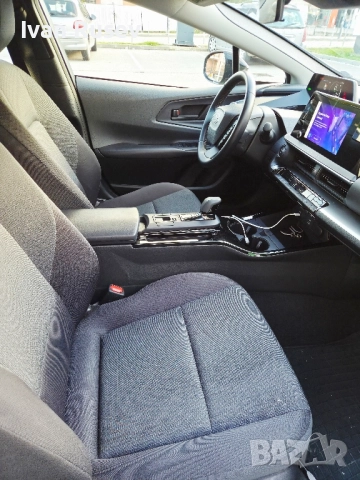 Toyota Prius 2023, снимка 11 - Автомобили и джипове - 52170269