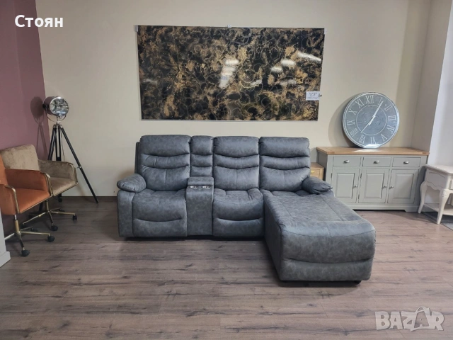 Сив ъглов диван от плат с лежанка с ръчен релаксиращ механизъм