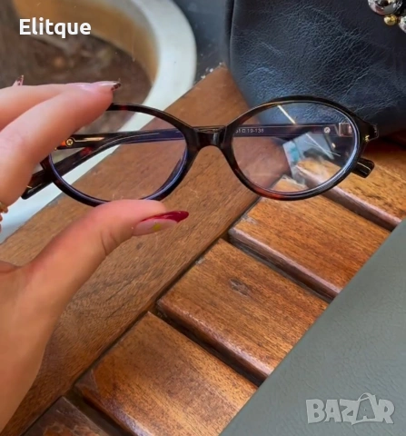 очила с черен обикновен калъф и ув защита miu miu 