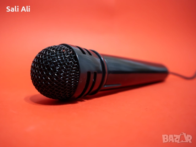 Динамичен микрофон с кабел 2 метра, 3.5 мм жак – за караоке, компютър