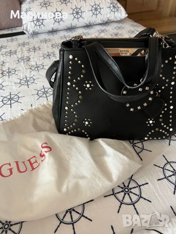 Черна чанта Guess , снимка 12 - Чанти - 45238363