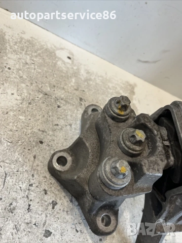 Ляв тампон на двигателя за Alfa Romeo Giulietta 1.6 M-Jet (2015) – 51879600, снимка 3 - Части - 53211838