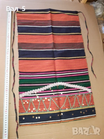 Автентична тъкана вълнена престилка , носия