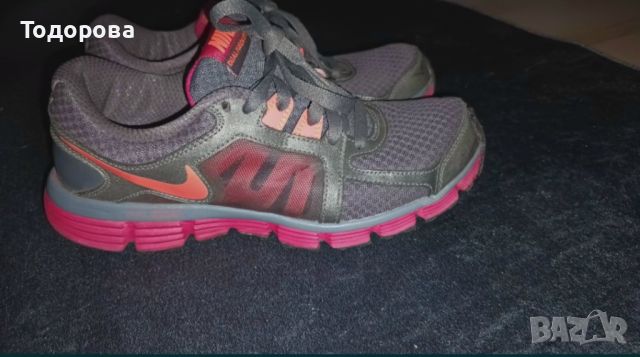 Дамски маратонки Nike в розово и сиво, снимка 1 - Маратонки - 45099416