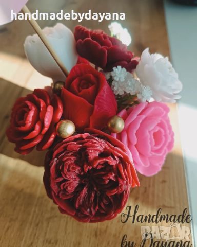Керамична кашпа аранжирана със сапунени цветя и топерче с послание. , снимка 2 - Подаръци за жени - 45993424