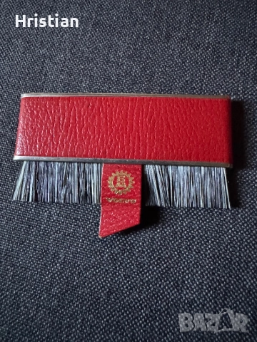 Стара четка за дрехи