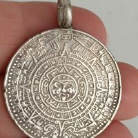 Сребърна мексиканска монета с вечен календар , снимка 6 - Колиета, медальони, синджири - 45861371