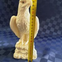 Масивна пластика на бял орел, снимка 7 - Антикварни и старинни предмети - 45700483