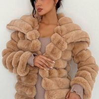 Ново пухкаво кожено палто, снимка 1 - Палта, манта - 45618077