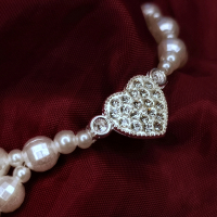 Ръчно изработена дамска гривна Бижу перли сърце, снимка 1 - Гривни - 45010438