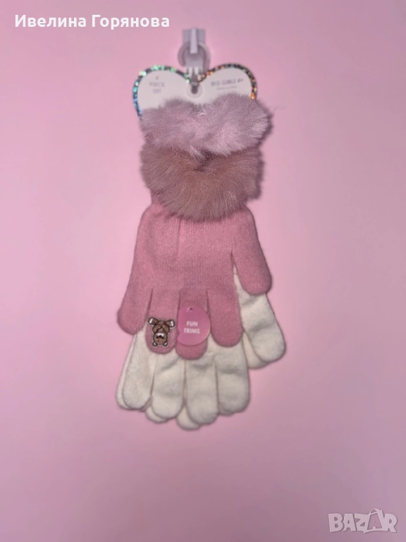 Детски комплект от два чифта ръкавици и две ластичета скрънчи. , снимка 1