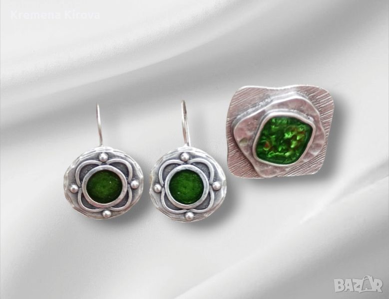 Комплект оригинални обеци и пръстен със смола в зелено. Идея за подарък., снимка 1