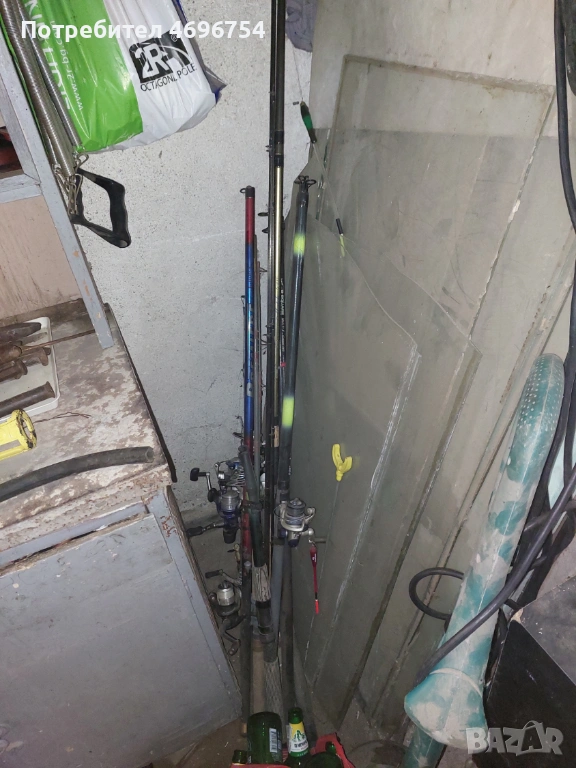 Въдици,макари,куфар с принадлежности, снимка 1