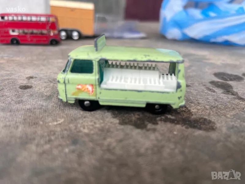 Английски Мачбокс-тесните гуми, снимка 1