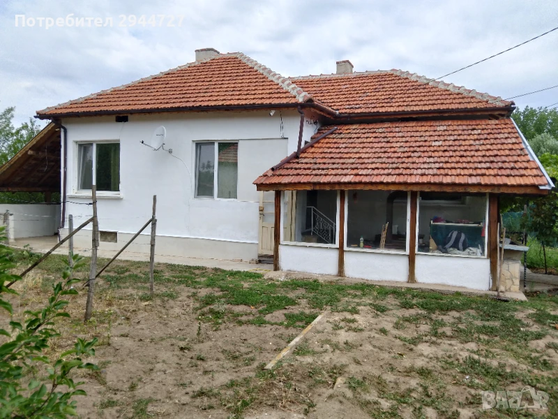 УПИ 2,245 с тухлена къща, гараж и кладенец, снимка 1