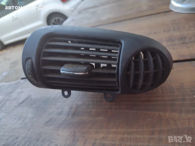 Решетка(духалка)за Мерцедес Ц-класа W203 дясна(пасажерска) страна, снимка 1