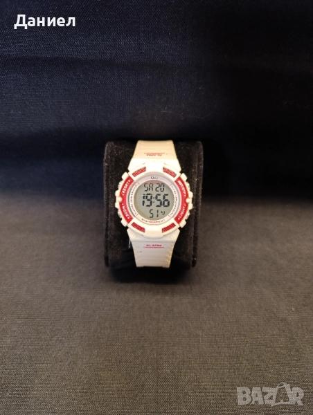 Дамски електронен часовник Q&Q, снимка 1