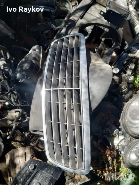Решетка пред радиатора A 211 880 03 83, Mercedes E-Class E350 , снимка 1