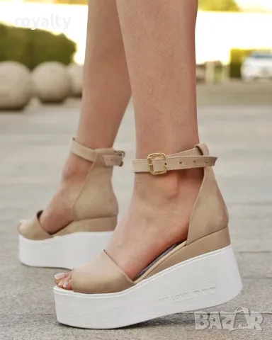Сандали на платформа - бежов велур с бяло ходило
