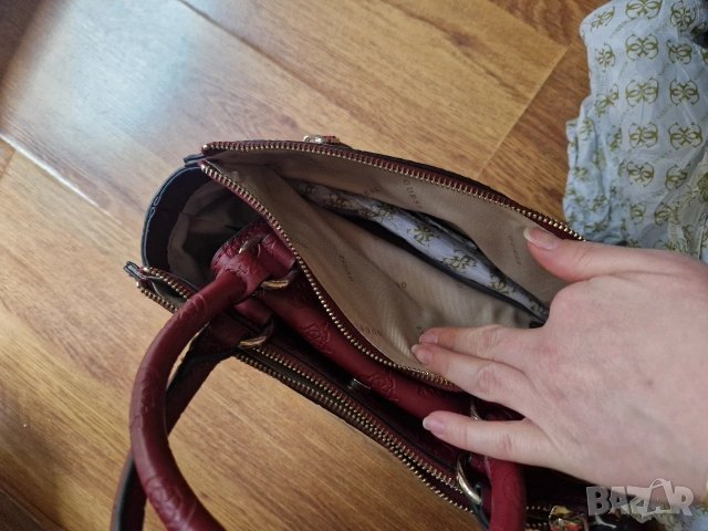 Оригинална чисто нова чанта на Guess, купувана от Англия, снимка 14 - Чанти - 53660761