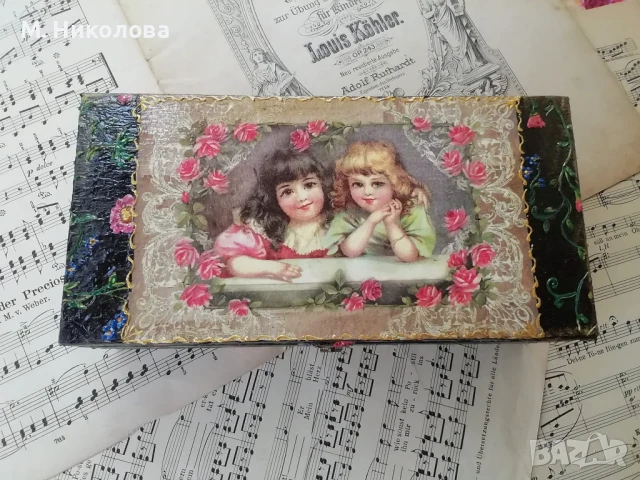 Винтидж ,ръчно декорирана дървена кутия 
