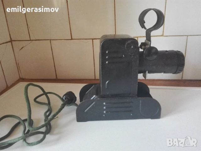 Съветски прожекционен апарат и немски диаскоп AGFA.